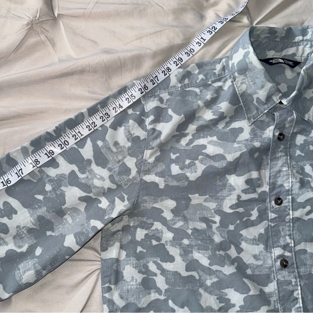 THE NORTH FACE Men’s Button Down‎ Shirt Large Gray Camo Long Outdoor Hiking